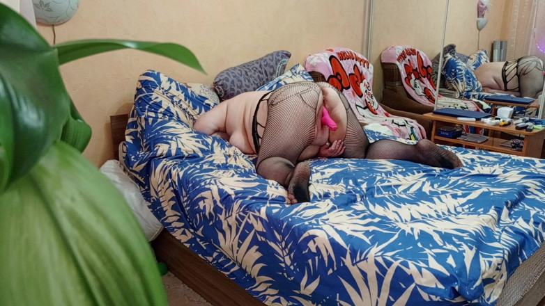 Zona901: 大屁股岳母每天自慰大阴户并高潮