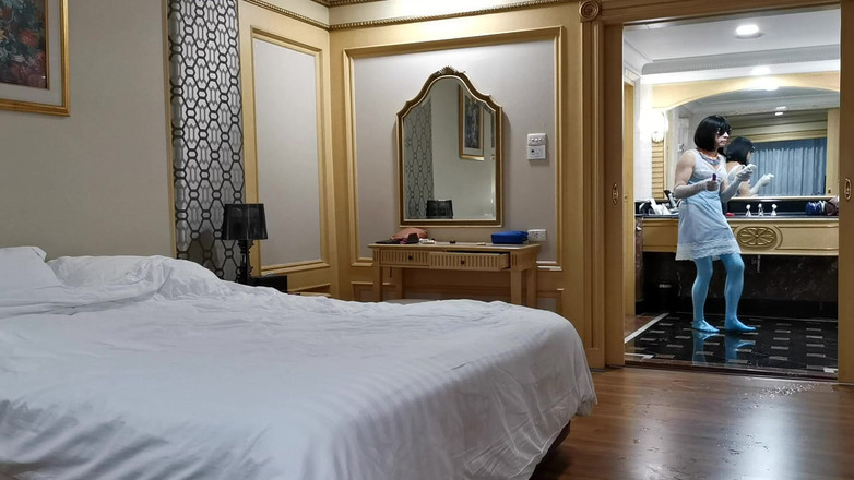 Sissy Cummy Lingerie: Kebangkitan Pagi Sissy Slut Michelle di Bangkok Hotel &amp; Webcam