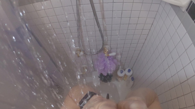 Honey Ryder Prods: Showering and testing a new camera