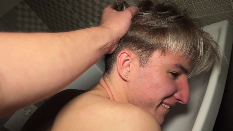 Sandro Jenner: Am făcut pe rând futând o geamănă drăguță și ejaculând în gaura...