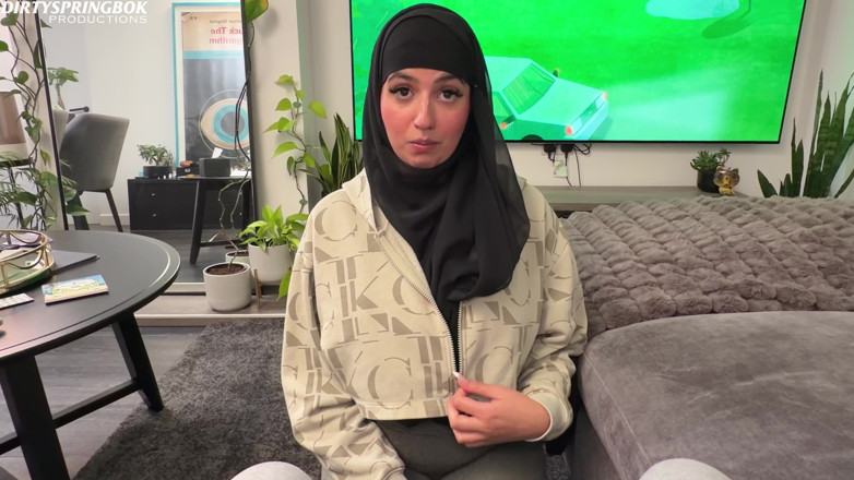 Aaliyah Yasin: Fata hijabi suge o pulă albă în timp ce părinții ei...