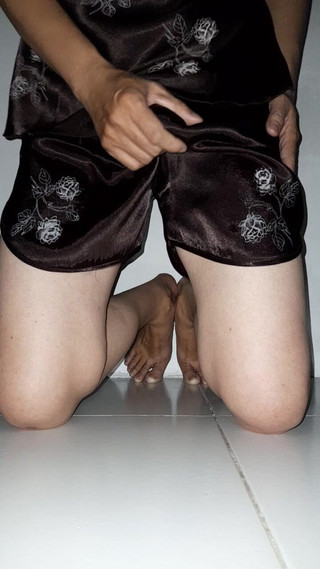 Naomisinka: 새틴 실크 세트를 입은 크로스드레서 정액