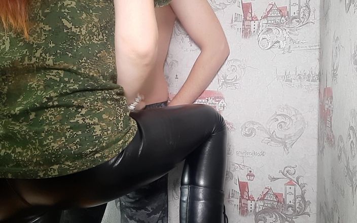Vika studio: wife in leather leggings seduced a worker