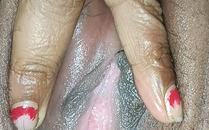 Sakshi74: Amico figa indiana com'è la mia figa dopo aver visto...