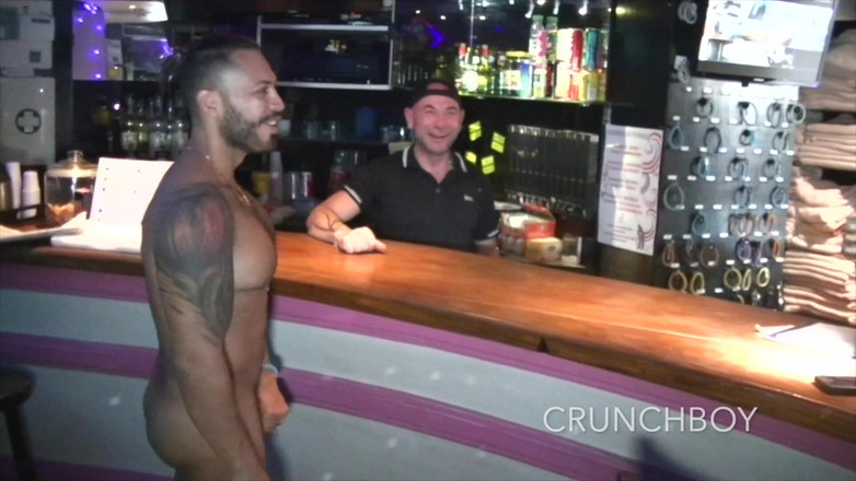 BAREBACK COMMUNITY: 2347 Gay děvka ošukaná bez kondomu pornohvězdou Viktor Rom