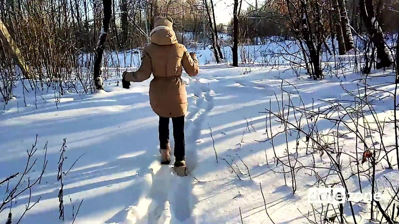 Datezone: Amateur Outdoor Last Winter Blowjob