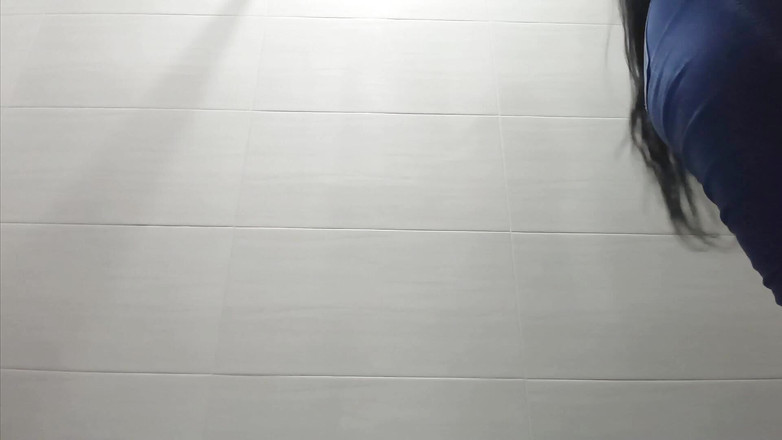 kelsyStar: Caméra dans les toilettes de l’aéroport