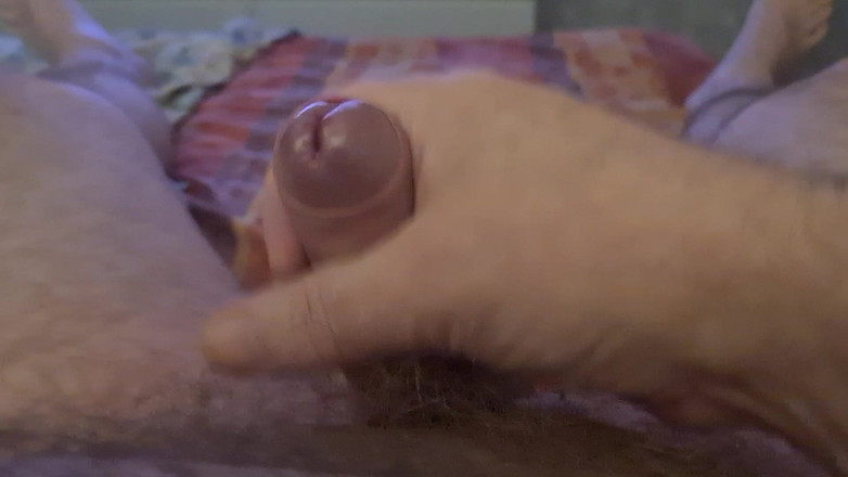 Pellefnatt: Pai brincando com seu pau grande enquanto assiste a filmes