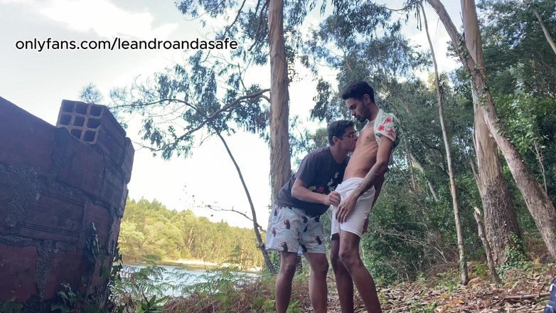 Leandro e Asafe: Dawanie go nieznajomemu, który znalazłem w lesie