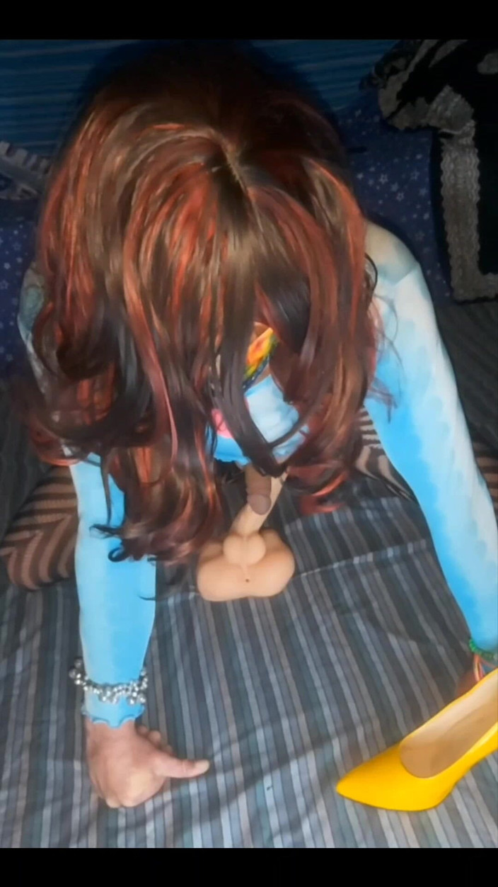 Lizzaali: Ở trên xem cưỡi con cu giả của tôi mạnh...