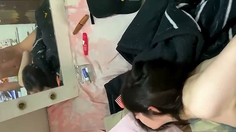 El jefe 2750: Creampie, adik tiri saya bila ibu bapa kami tiada di...