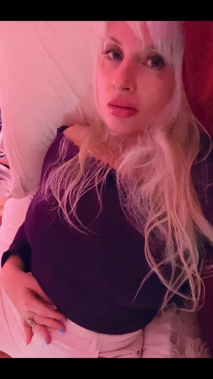 PaintedRose: Cam Calls Tonight