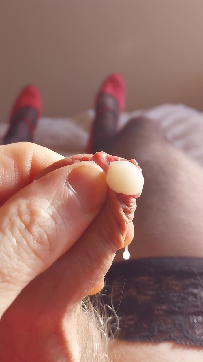 Cindy Belfast: Liten Klitoris Sissygasm I Nya Rosa Trosor