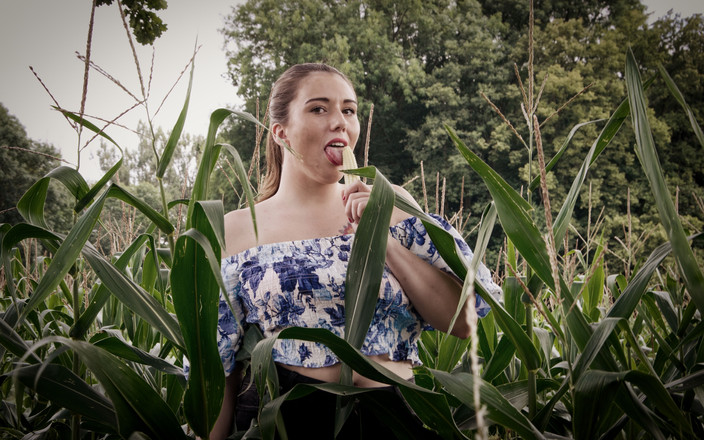 PeMy studio: Meine muschi ist geil auf den größten mais, den je...