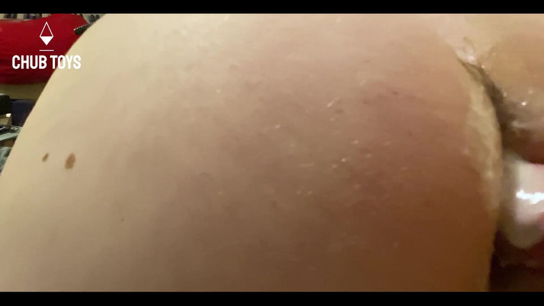 Chub toys: Un grande dildo che mi fa scivolare il culo grasso