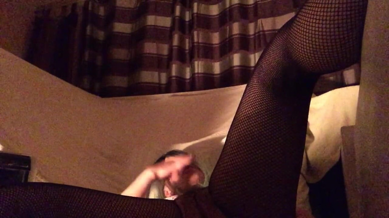 Vers: Masturbation in fishnet