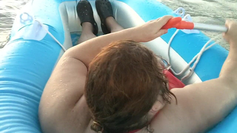 BBW nurse Vicki adventures with friends: Not funny sea boat adventure !