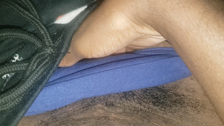 Roseblue2: 18 jahre alte jungfräuliche muschi-masturbation