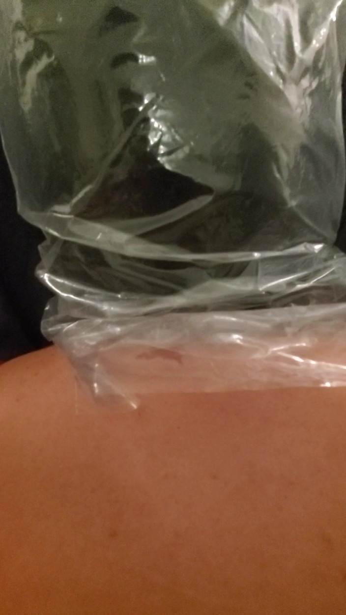 RefillMeAsYouWant: Hogtied con le manette di zado e doppia penetrazione