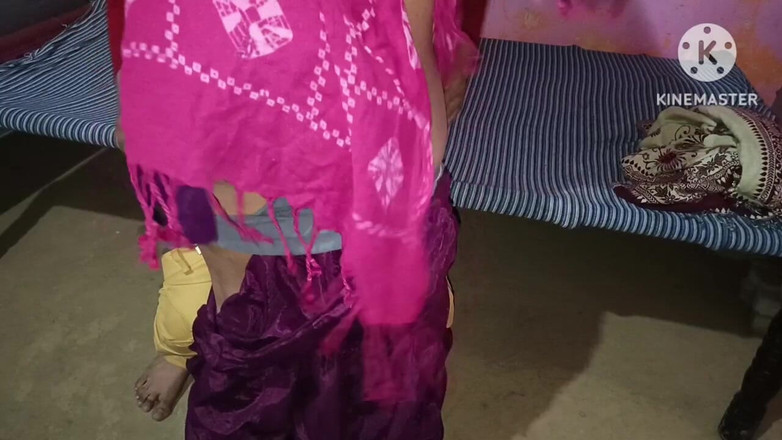 Savita5343: Indiancă desi Mausi sexy s-a futut cu fiul vitreg al...