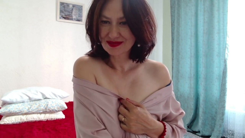 ANGELA_LADY: MILF dalam stoking putih menolak seluar dalam putih lacy ke...