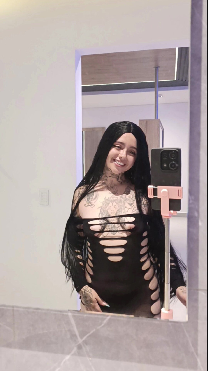 Dalyla: Model Kegemaran anda di Hotel Kegemaran Anda
