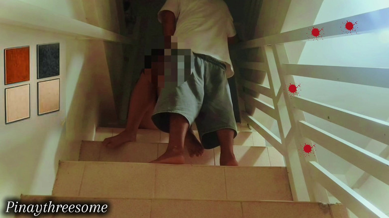 Pinay Threesome: 当我的丈夫在房间里过夜时，我去见我的秘密情人，她通过吮吸让我射精