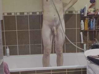 FM Records: Amateur boy showering