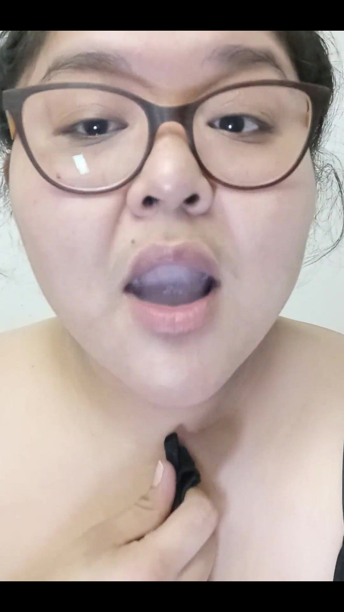 DeesDeepThroat: Діна їсть сперму зі своїх трусиків!