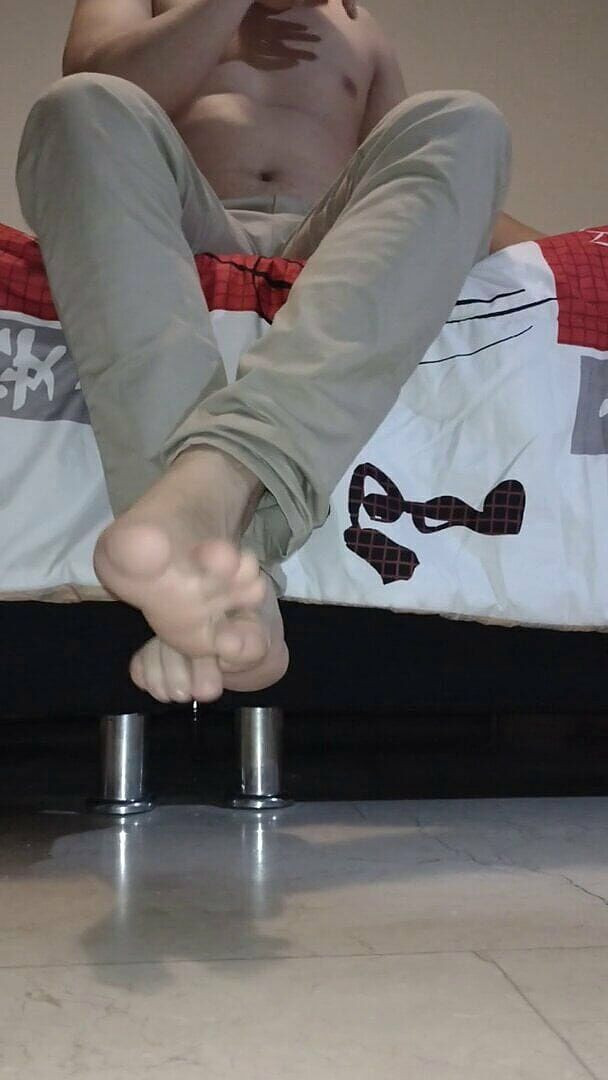 Tomas Styl: Cewek semok latino dengan kaki seksi latino dicrot di dalam