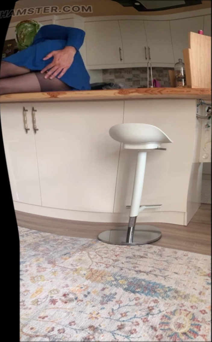 cd_aysemmm: Fat big butt or thin small butt? Watch and decide.