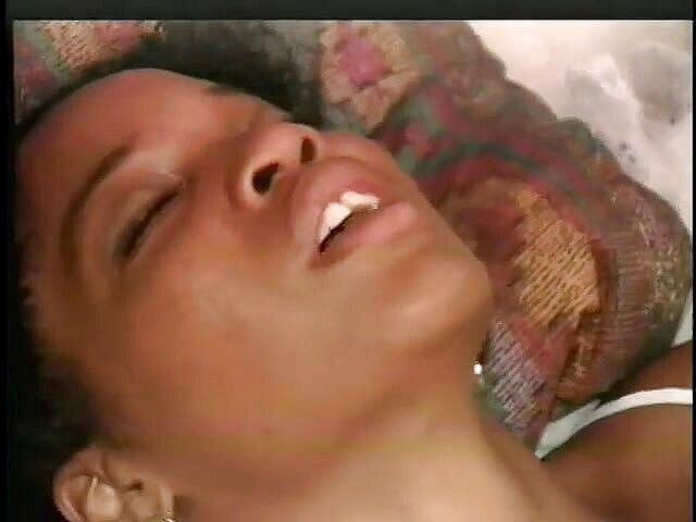 Hot and Wet: Pizdă futută și dulce pentru curvă cu sex oral adânc în gât