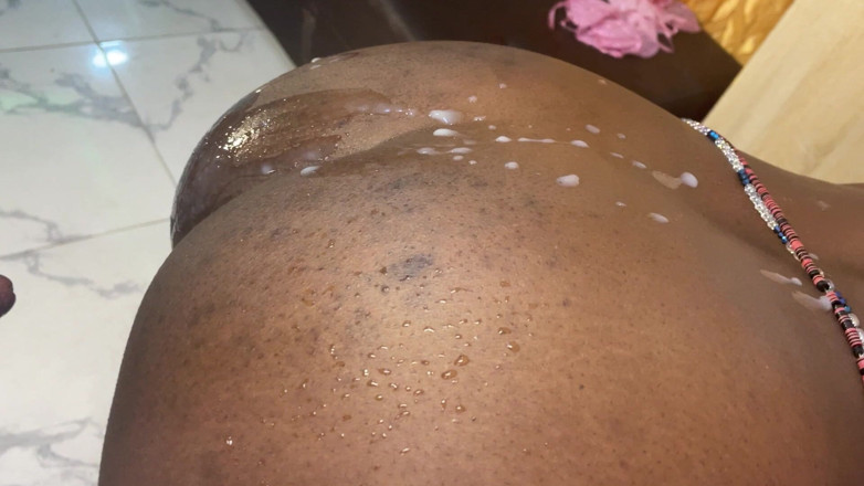 Creamyshuga: Fa sesso in bagno alla prima audizione di un fan