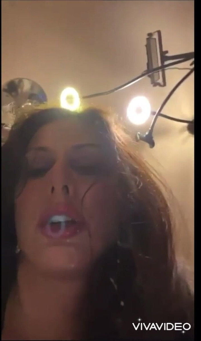 The Ashlynn Shea: Ashlynn Shea mengusik secara langsung membuatkannya pancut dua kali!