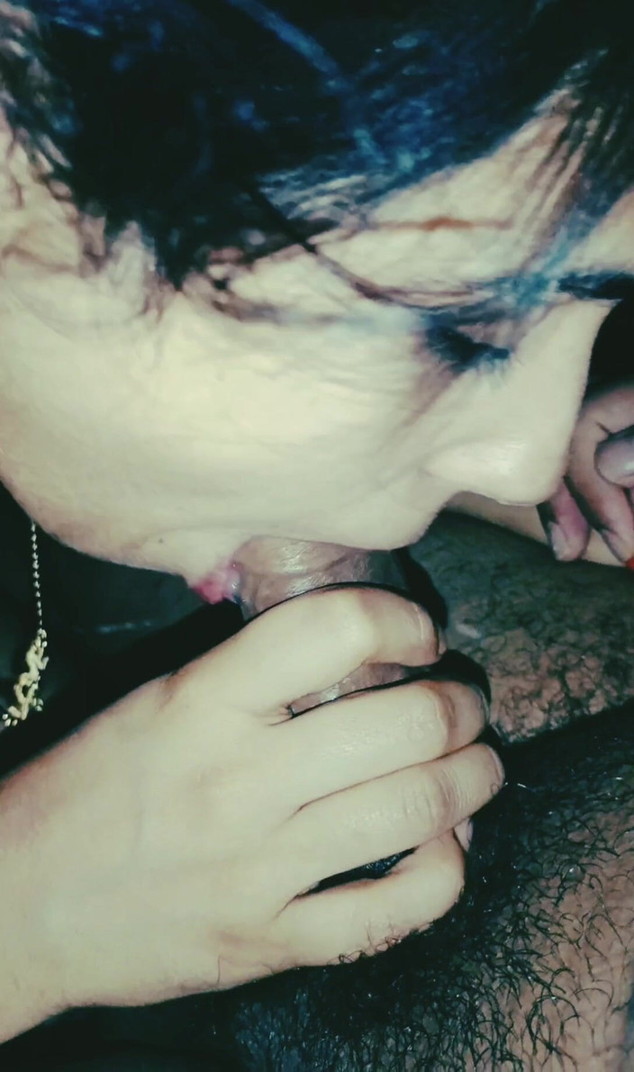 Hot Sis: 내 자지를 빠는 Latika