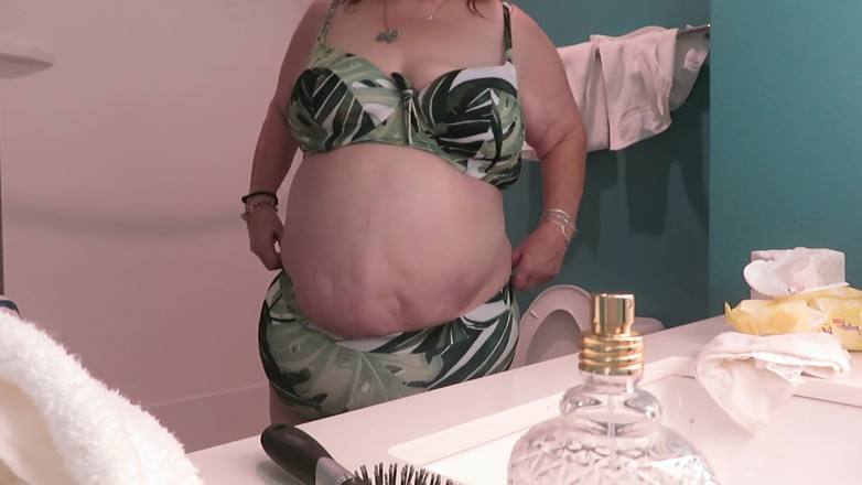 BBW nurse Vicki adventures with friends: BBW sjuksköterska Vicki remsor av nya 2 delar bikini set