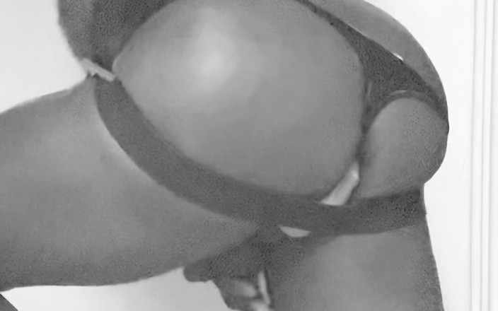 Black mature kinky muscle: 플렉스 &amp;포즈 구두 기름을 짜는 근육 엉덩이 전립선 착유 세션