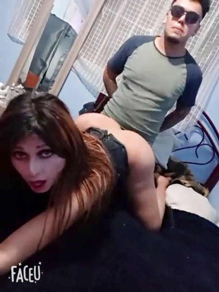 Barbietransxxxx: Arkadaşıyla ilk kez anal seks yapıyor