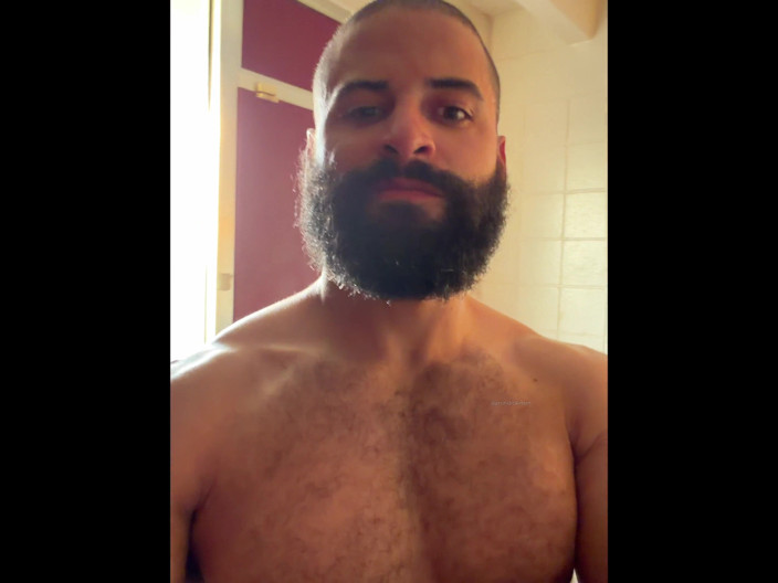 mascbeef95: Muscle Cub brinca no quarto de motel
