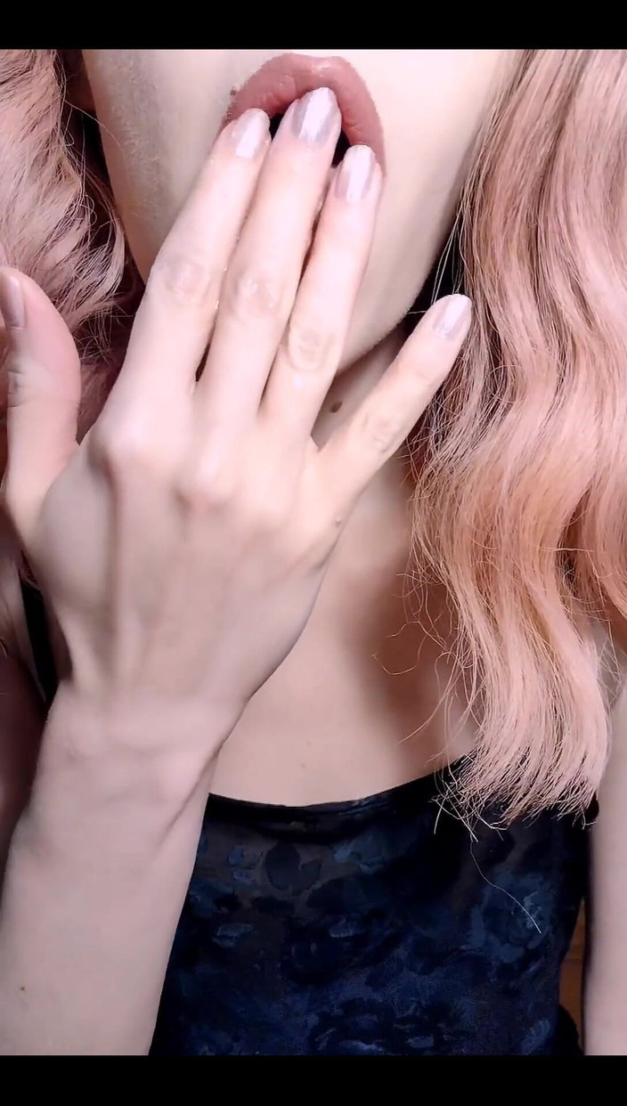 Lilianna20:  Langue, lèvres et salive