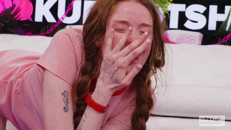 Hookup Hotshot: Lola Grant, beauté rousse, écarte les cuisses pour une sodomie sauvage