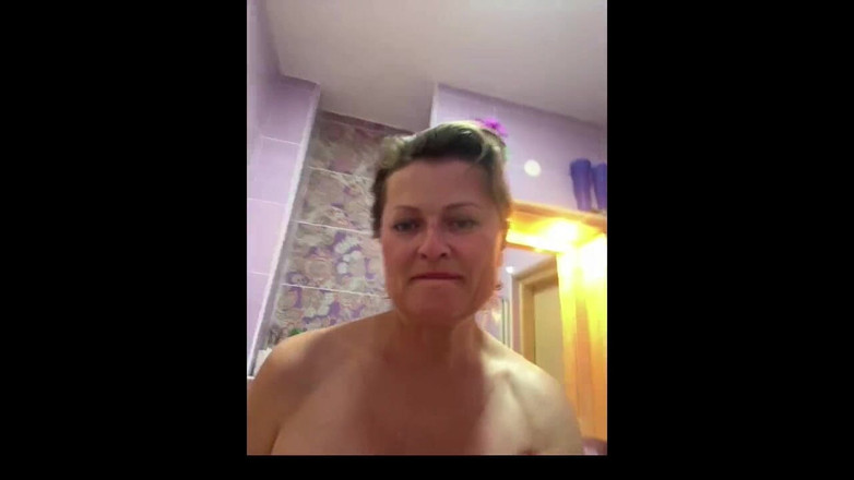 Sergant: Śliczna milf sika dużo i palec jej tyłek dziura w łazience,...