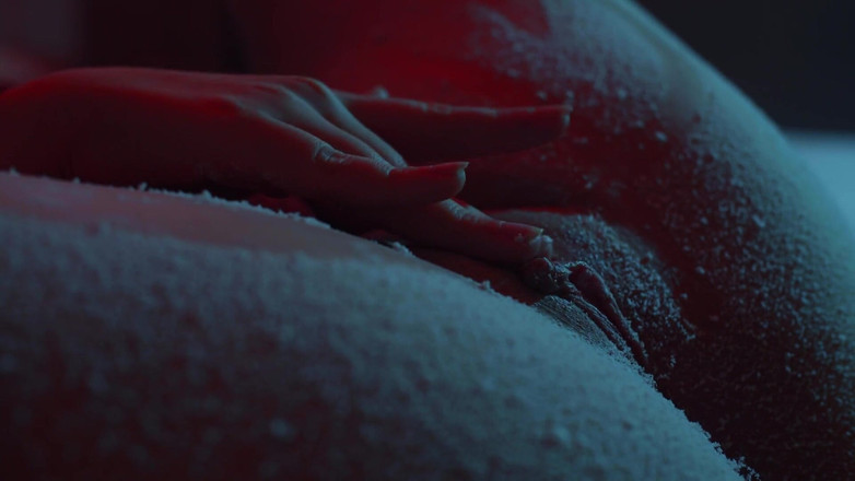 Adalina Smith: Sníh padající na moje prsa a kundičku - Softcore vánoční škádlení Detailní