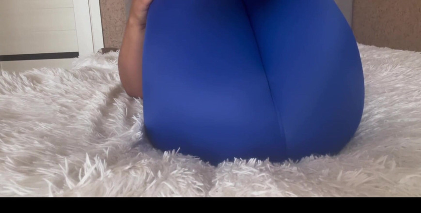 Lux Eva: MILF miang dalam pakaian ketat melakukan yoga dan dapat creampie...