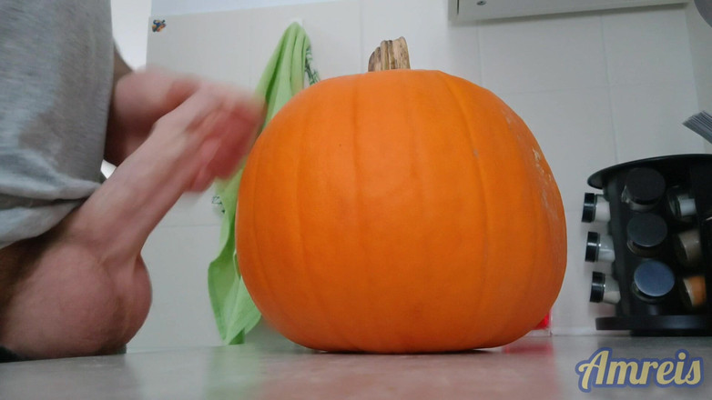 Amreis: Další halloweenský orgasmus. Pulzující a tlustá na dýni.