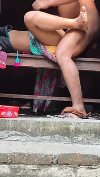 Bhabhi e Dewar fanno sesso in bagno all'aperto