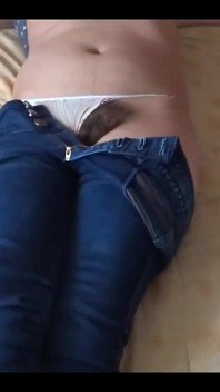 Îi rog fiului meu vitreg ca să se masturbeze mângâindu-mă și să ejaculeze în curul meu