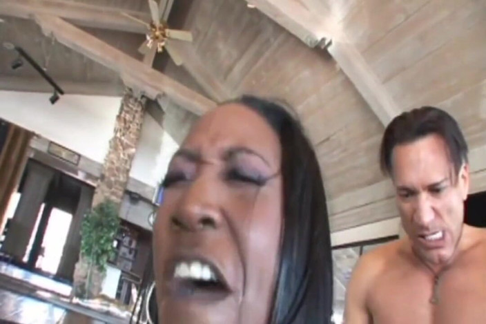 Double Penetration Party: Ebony babe with a huge ass gets fucked by two...