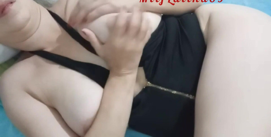 Pikaa6: Videoclip cu femeie latino sexy care caută bărbat