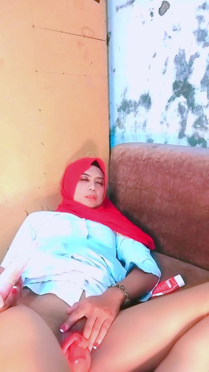 MylahLusty: Indonesian Hijab Shemale Anal Workout